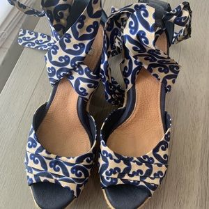 UGG sandals, size 5.5